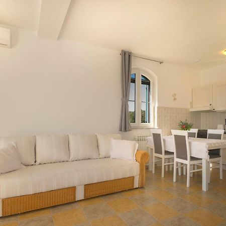 Apartman Mendula Premantura Buitenkant foto
