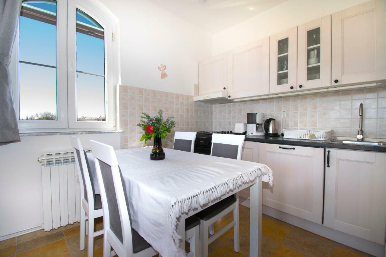 Apartman Mendula Premantura Buitenkant foto