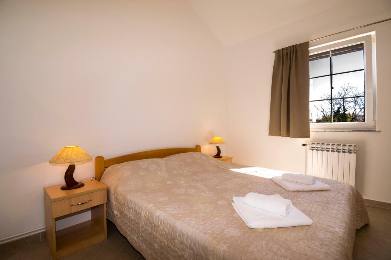 Apartman Mendula Premantura Buitenkant foto
